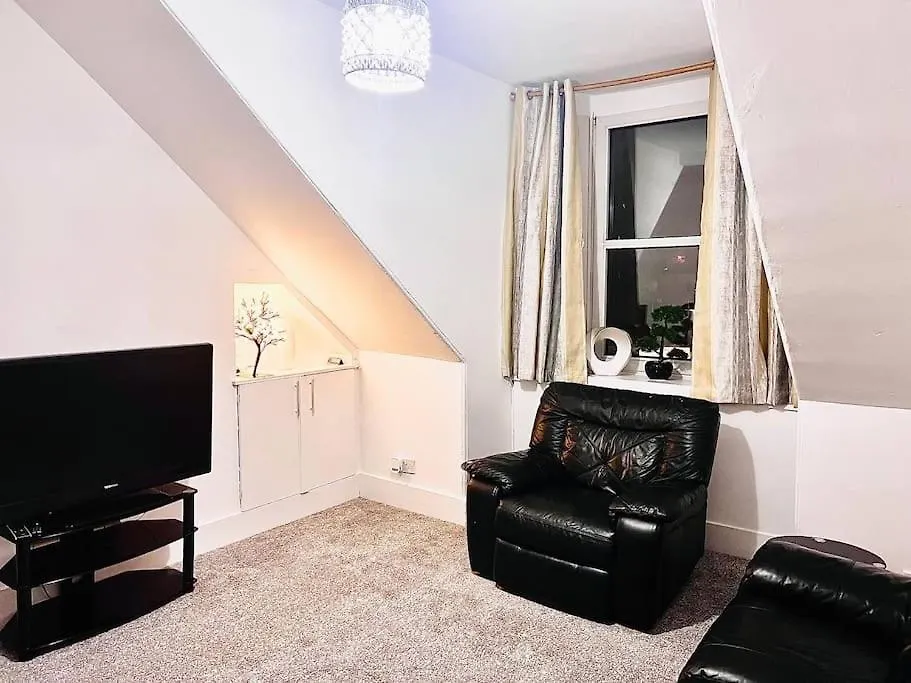 Crown House Two Bedroom Apartment Aberdeen 0*,