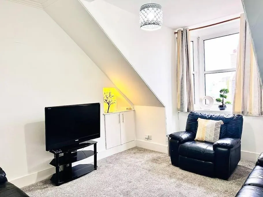 Crown House Two Bedroom Apartment Aberdeen Storbritannien