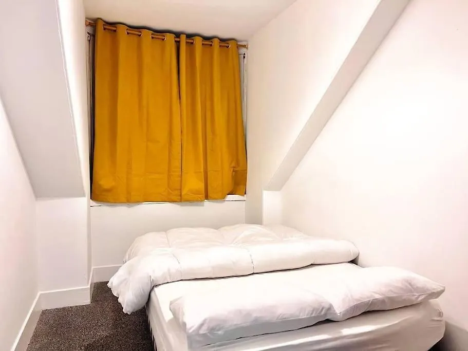 Crown House Two Bedroom Apartment Aberdeen 0*,