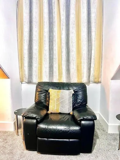 Crown House Two Bedroom Apartment Aberdeen 0*,
